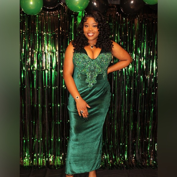 Hunter Green Penelope Ankle Length Prom/Formal Dress. - Picture 3 of 5